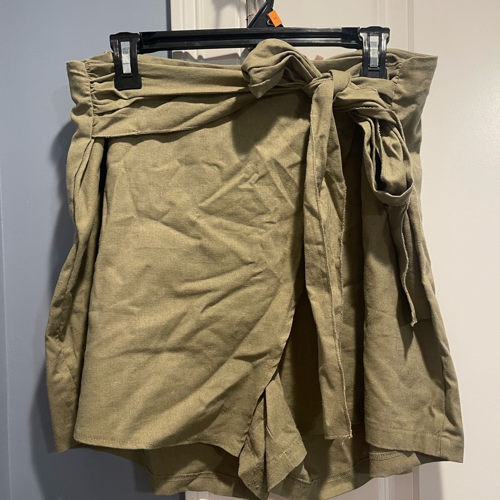 Showpo size 16 green faux wrap skort